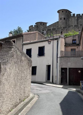 La maison rue Nadaud, au pied des remparts